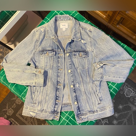 ABSOLUTELY ADORABLE Old Navy Distressed light wash Denim Jacket 100% cotton - Picture 1 of 5
